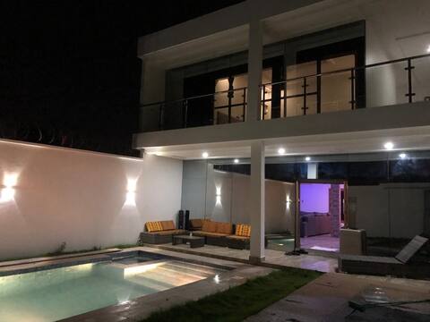 Beautiful villa with swimming pool in Sagbado Adidogome