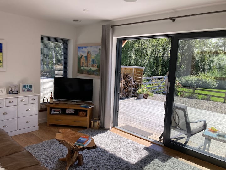 Contemporary Guest Room, lounge and outside deck Guest suites for