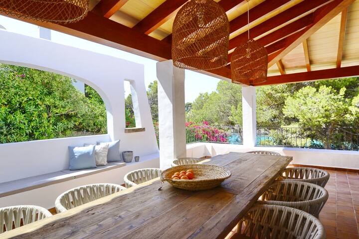 Beach Villa with Direct Access to Cala Gran Beach gallery image 2