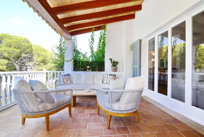 Beach Villa with Direct Access to Cala Gran Beach gallery image 4