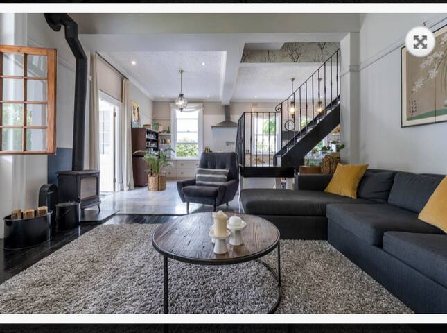 Large Pool & Entertainers Garden – 4 Bedroom gallery image 5