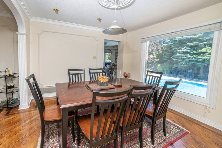 Family vacation home with Heated Pool-Toronto gallery image 5