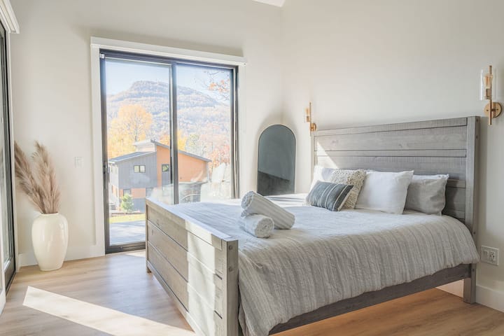 Primary Bedroom - King Bed