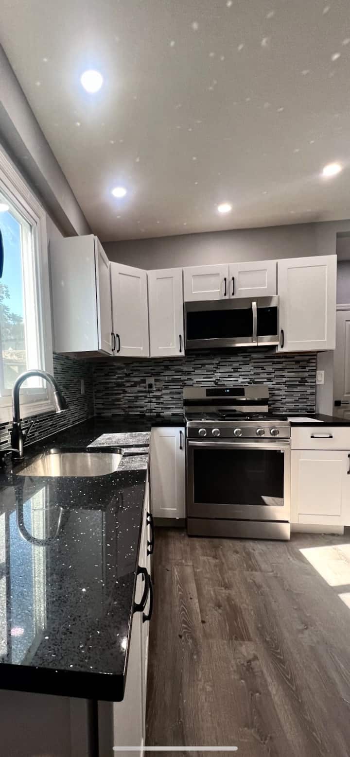 Newly renovated home within mins of NYC (Bedroom) Houses for Rent in