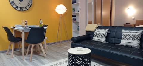 Popular Airbnb listing: Two Birds Place - Mar, Sol e Natureza! in Ribeira Brava