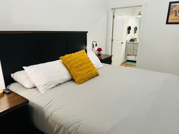 חדר רחצה ראשי קינג עם חדר רחצה צמוד