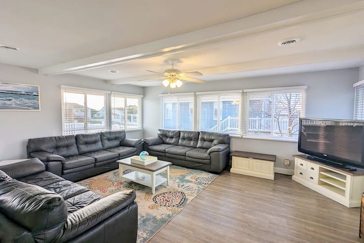 5br Waterfront 350ft Beach Pool Open 14 Guest Reno - Virginia Beach, VA