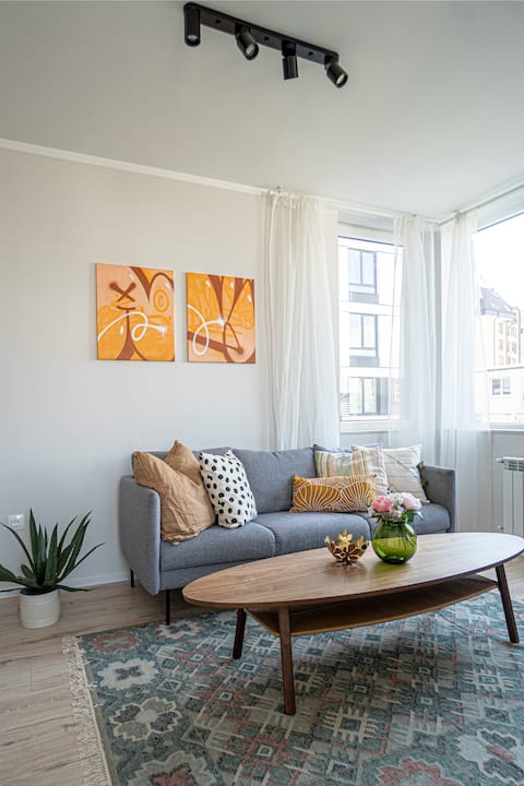 Mid-Century Modern Apartment with Private Parking