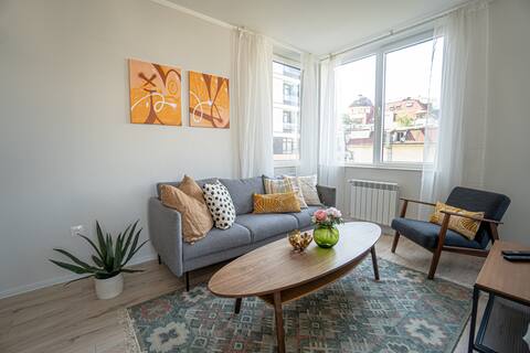 Mid-Century Modern Apartment with Private Parking