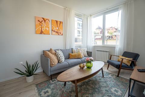 Mid-Century Modern Apartment with Private Parking