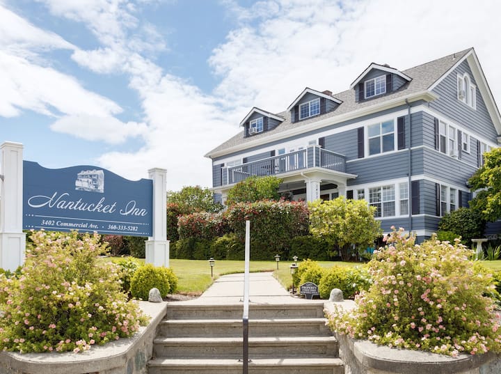 A beautiful 1925 colonial house in Anacortes.