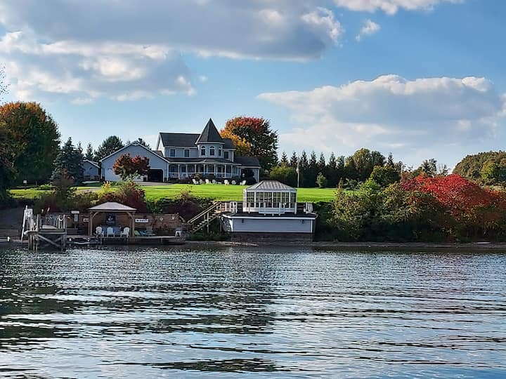 Lake House Perfection! Wine Country Escape Bed and breakfasts for