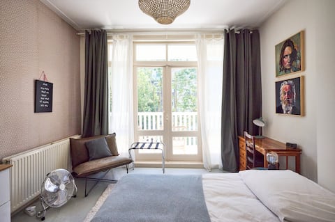 3 BEDRM APP (90m2) with canalview near Vondelpark