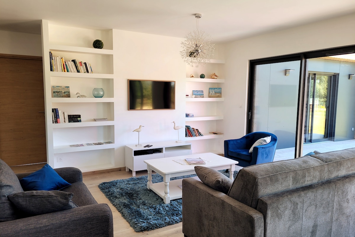 Beliebte Airbnb-Anzeige: Beautiful wooden house 5 minutes from the beach in Gouville Sur Mer