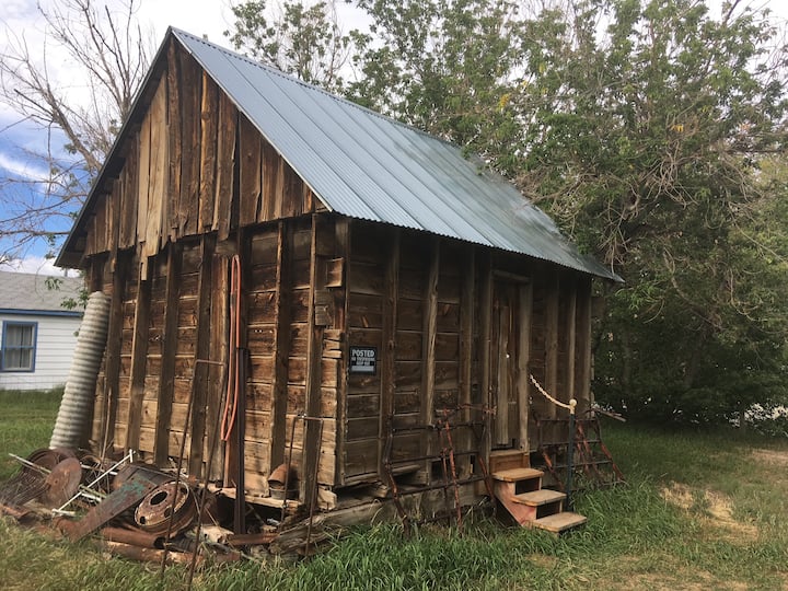 NW lower bed in Rustic Bunkhouse. Barns for Rent in Monticello, Utah