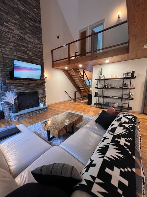 Popular Airbnb listing: The Ultimate Escape Summer Rental Avail in Woodstock