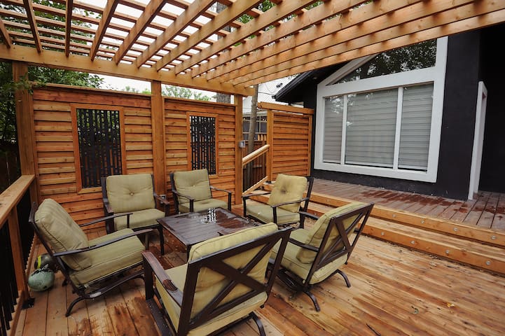 Winnipeg luxurious bungalow at a perfect location gallery image 5