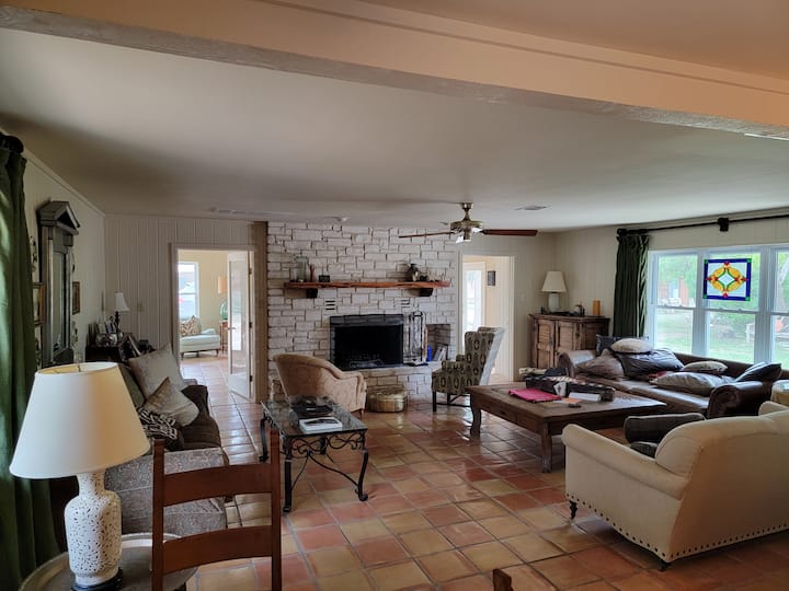 Hilltop Retreat - Comfort, TX
