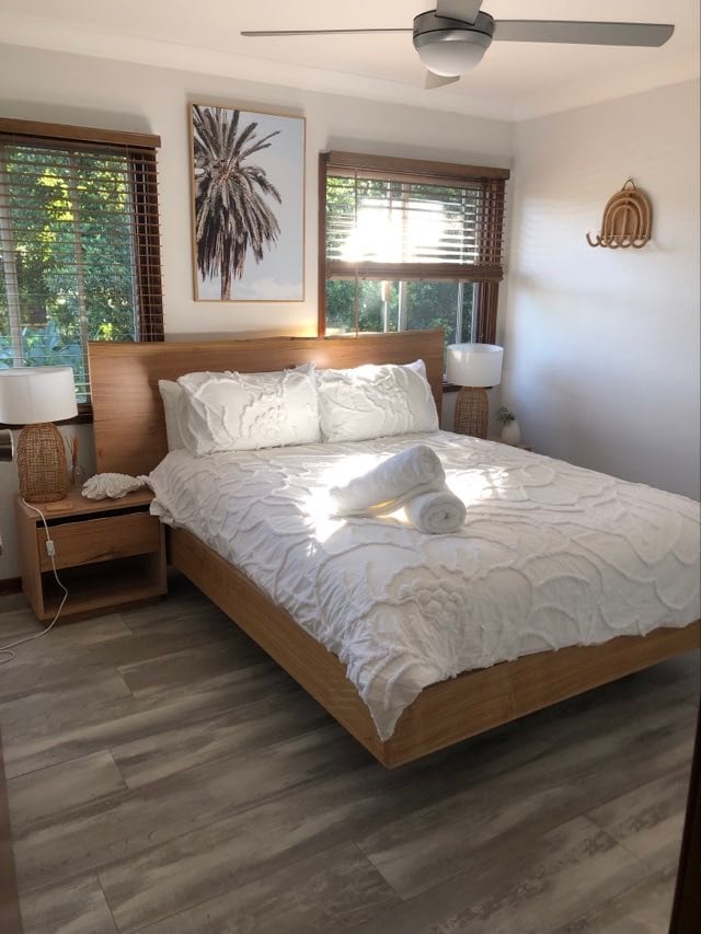 2号卧室楼上标准双人床