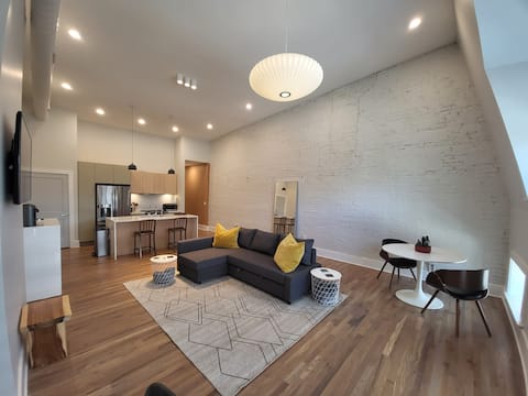 Top performing Airbnb: Cincinnati penthouse 1 bd 1.5 ba between OTR & CBD in C.B.D.