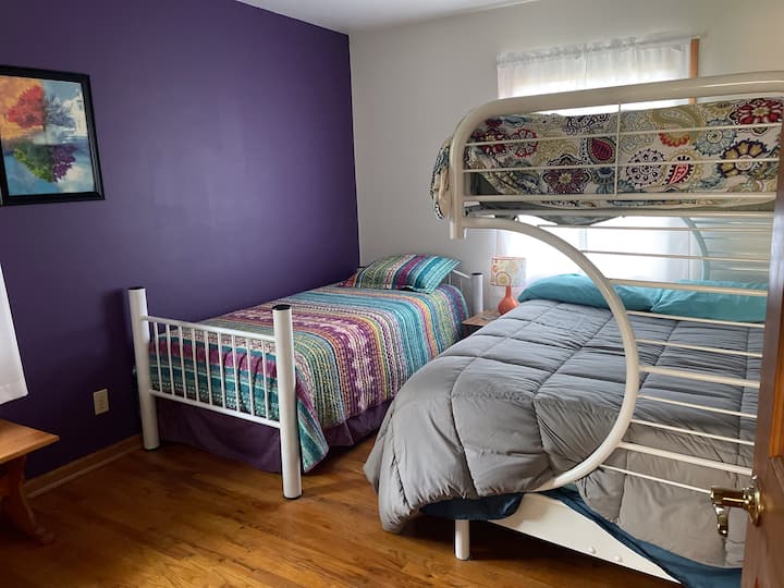 Уютна стая на спрат