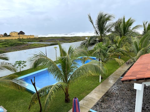 Residence with a pool in Cuyutlán (Casa Letras)