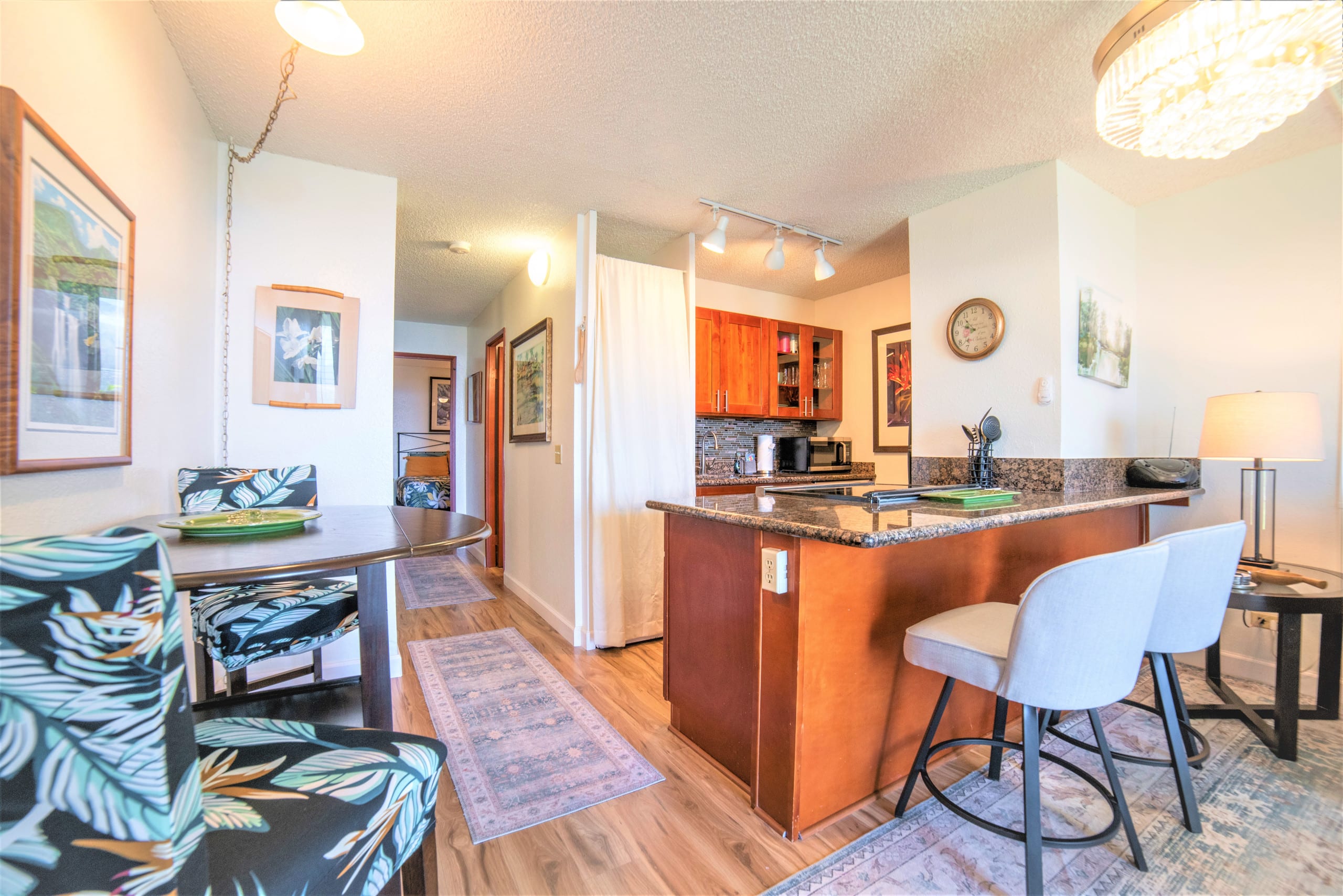 Condo in Wailuku · ★4.76 · 1 bedroom · 2 beds · 1 bath - Image 9