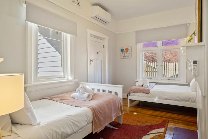 საძინებელი 1