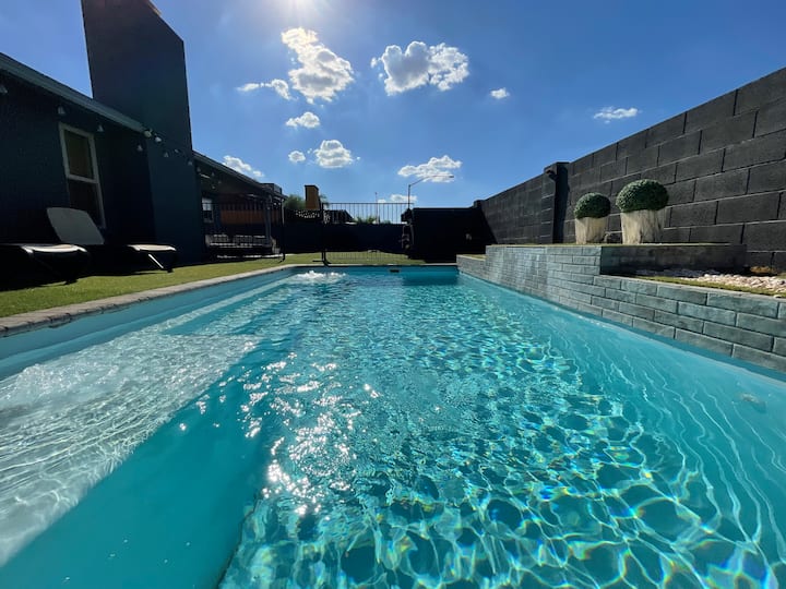 Cubs Stadium in backyard/Heated Pool /Dog Friendly Houses for Rent in