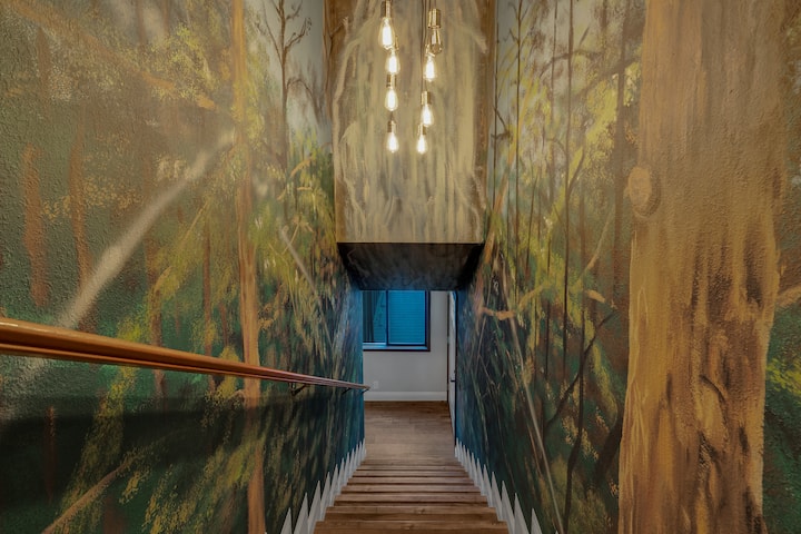 Local Artist brush hand painted walls !