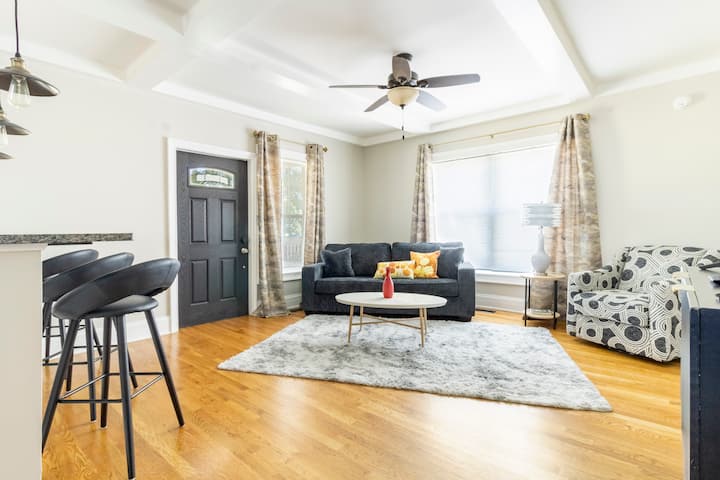 Fabulous Fourth & Gill Live-work Apartment - Knoxville, TN