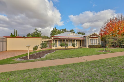 3 Bedroom home just a Short walk to the shops