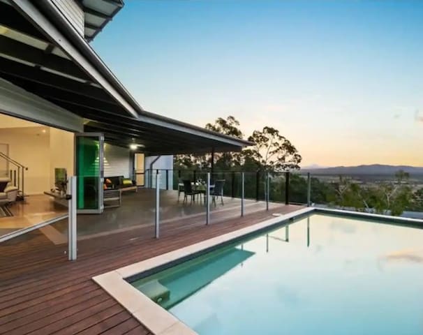 Mt Coolum Hideaway:Pool Luxury Nature Views Relax