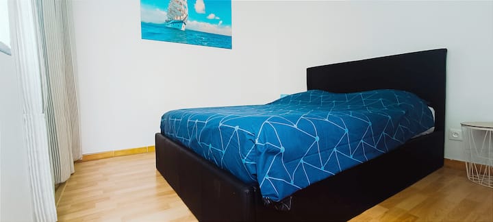 მაღლა ოთახში.