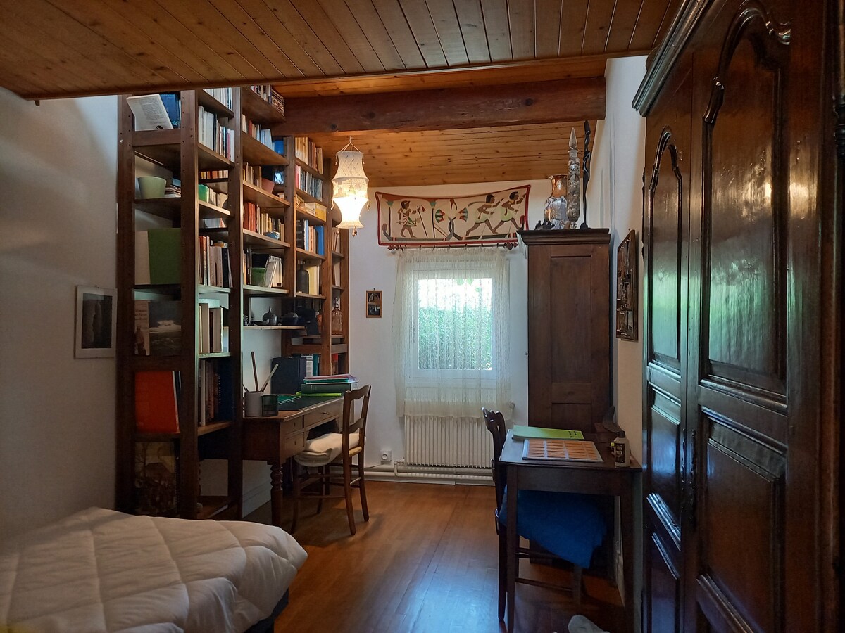 habitación 4 con escritorio 