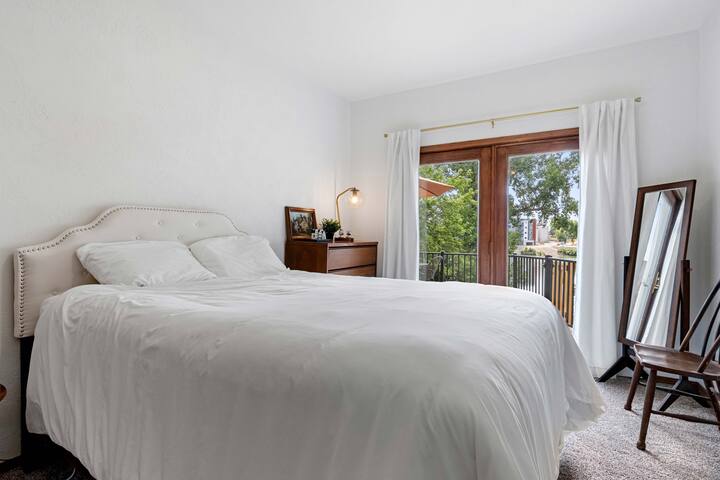 Doživite eleganciju u plavoj sobi u Delftu na glavnom katu s vlastitim pogledom na rijeku, s bračnim krevetom.