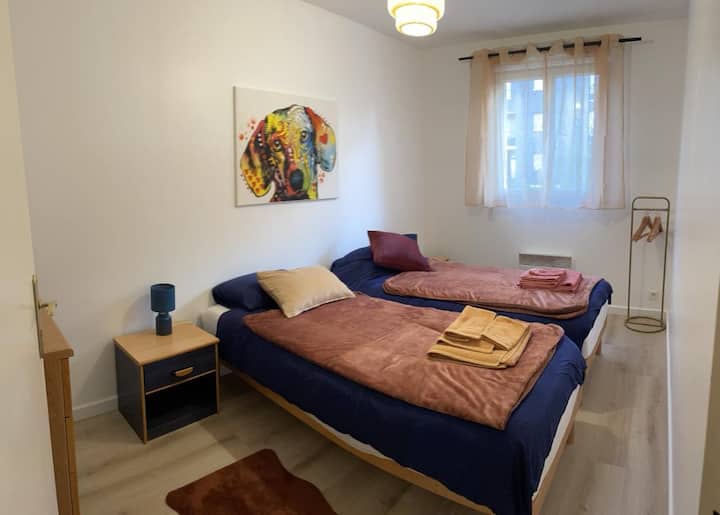 habitación con 2 camas s1mples / 1 cama doble