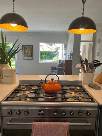 6-Sleeper home with Pool in Tokai, Cape Town. gallery image 4