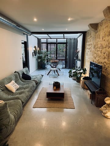 Loft 120m2 + terrasse en plein coeur des Chartrons