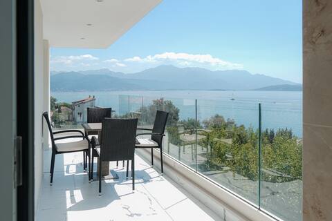Mediterranean luxury apartment with 180° sea view