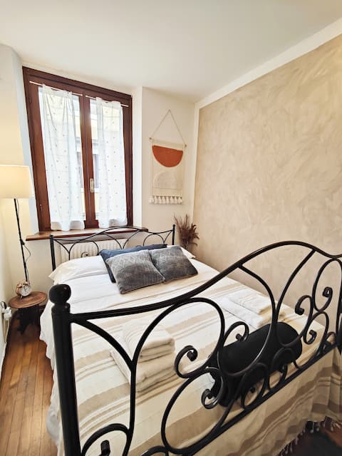 [Parking and two rooms] In the Historic Center