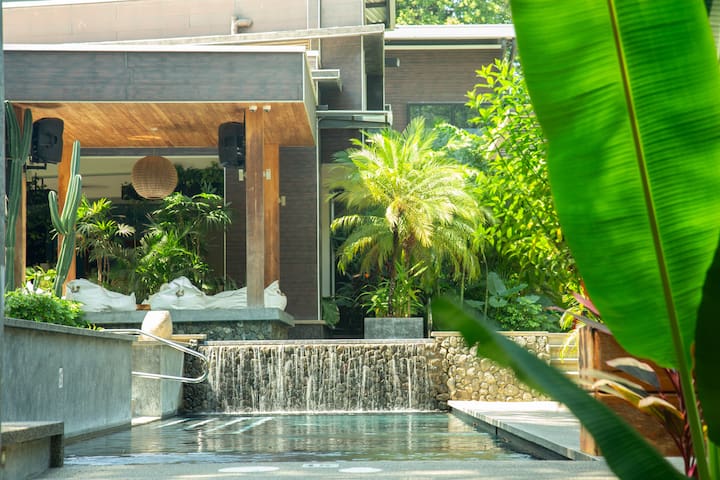 Private room with 1 bedrooms in Playa Guiones Sur - The Crash Pad @ The White Palms -a yoga surf hotel