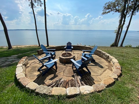 Luxury lake house retreat, hot tub on Sam Rayburn