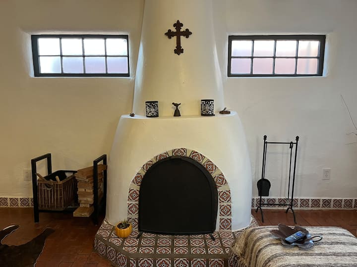 Casa Del Geico. Home Full Of Life With Fireplace . - Santa Fe, NM