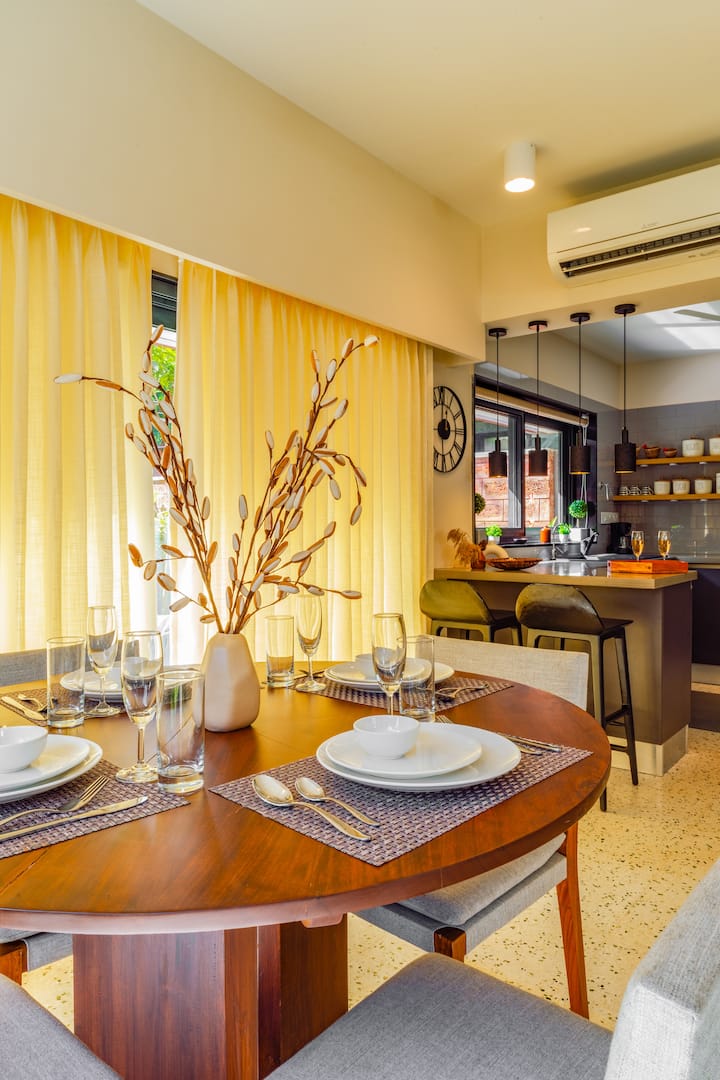Dining area image 3