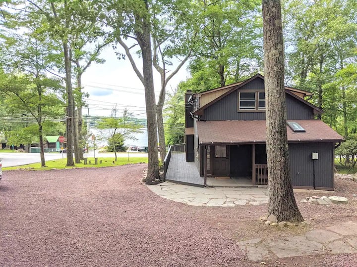 Lake Views only steps from the Lake! Fire Pit Houses for Rent in Lake