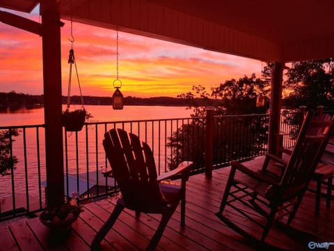 Bring your boats! Waterfront Weiss Lake Home