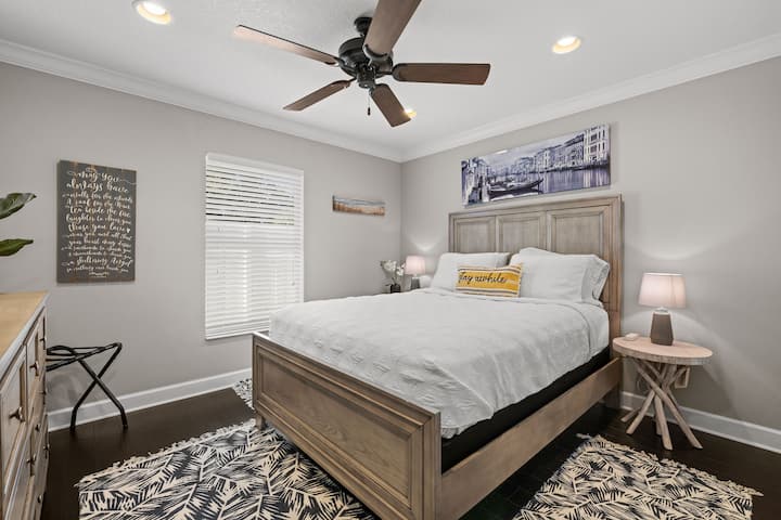 La 2e chambre dispose d'un lit Queen