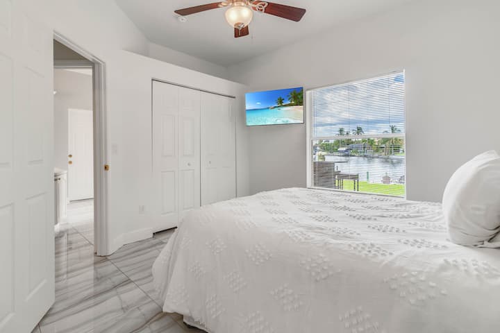 Spálňa pre hostí s výhľadom na vodu: ohromujúce výhľady, pohodlné ubytovanie a všetko vybavenie pre nezabudnuteľný pobyt