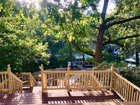 Lake House With Private Fishing & Boat Dock